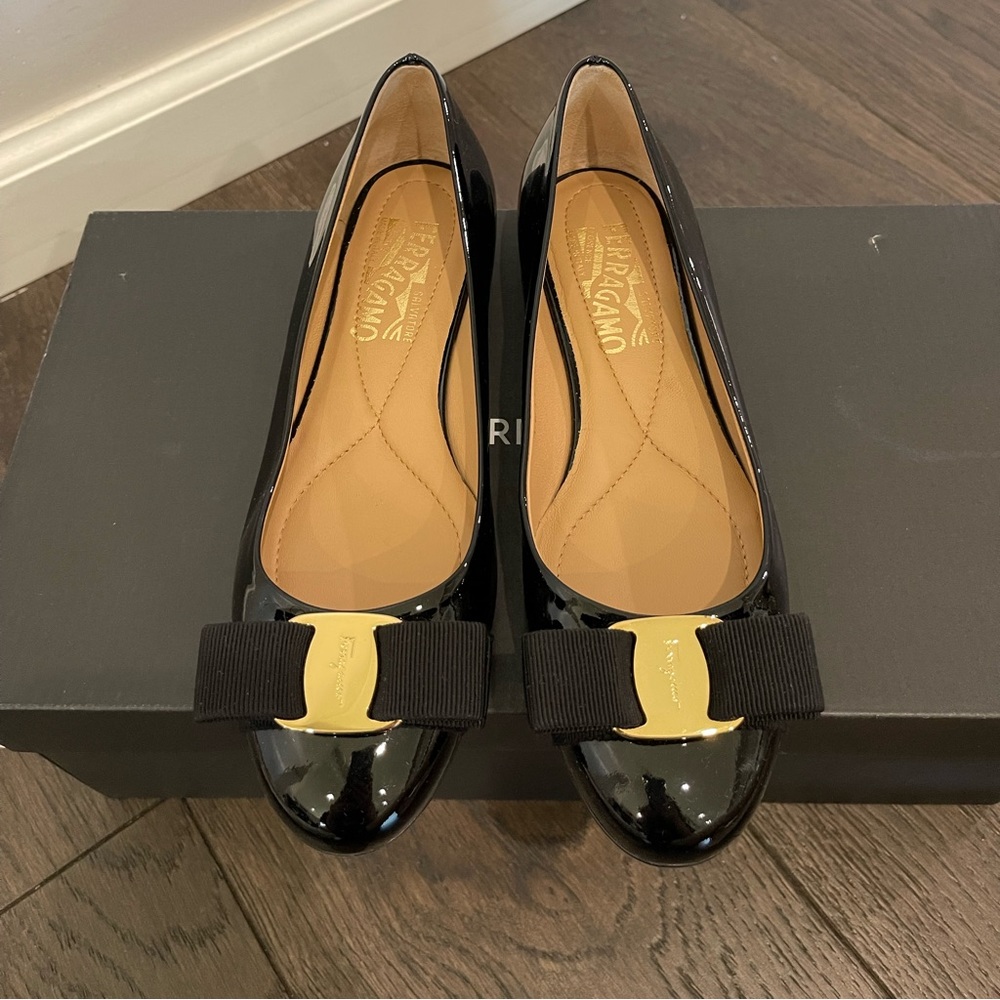 SOLD! NWOB Salvatore Ferragamo Varina Ballet Flats, Blk 35.5